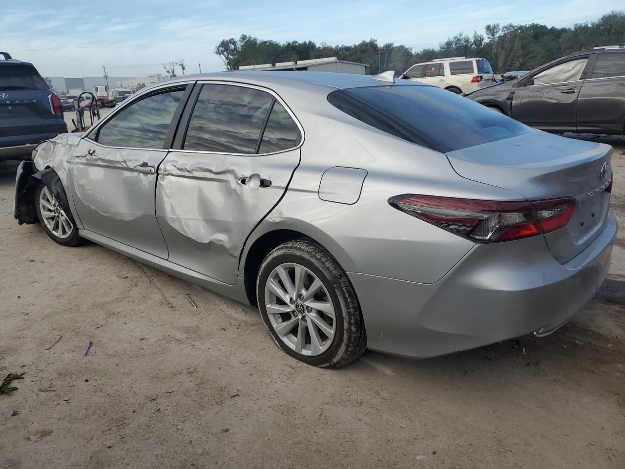 Изображение 2 2021 TOYOTA CAMRY LE 2021 с VIN 4T1C11AK8MU496224