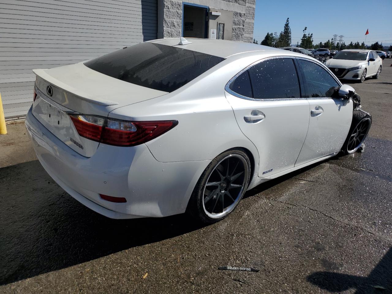 Image 3 of 2014 LEXUS ES 300H 2014 with VIN JTHBW1GG0E2073119