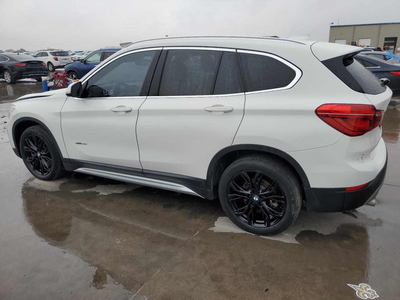 Obraz 2 z 2017 BMW X1 XDRIVE28I 2017 z VIN WBXHT3C3XH5F71646