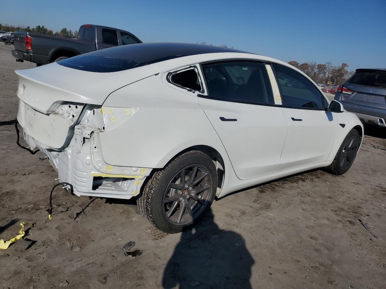 Obraz 3 z 2021 TESLA MODEL 3  2021 z VIN 5YJ3E1EA3MF043390