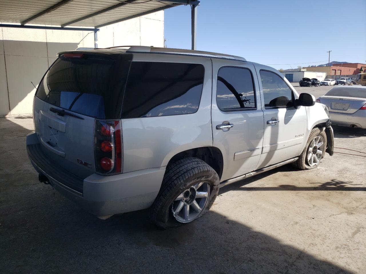 Image 3 of 2013 GMC YUKON DENALI 2013 with VIN 1GKS2EEF6DR213618