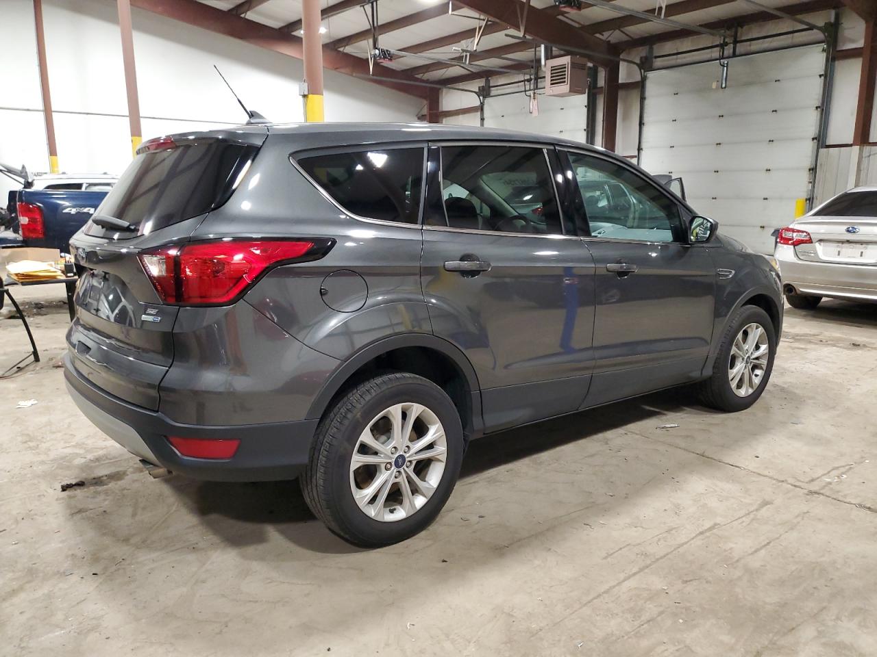 Изображение 3 2019 FORD ESCAPE SE 2019 с VIN 1FMCU9GD0KUC51073