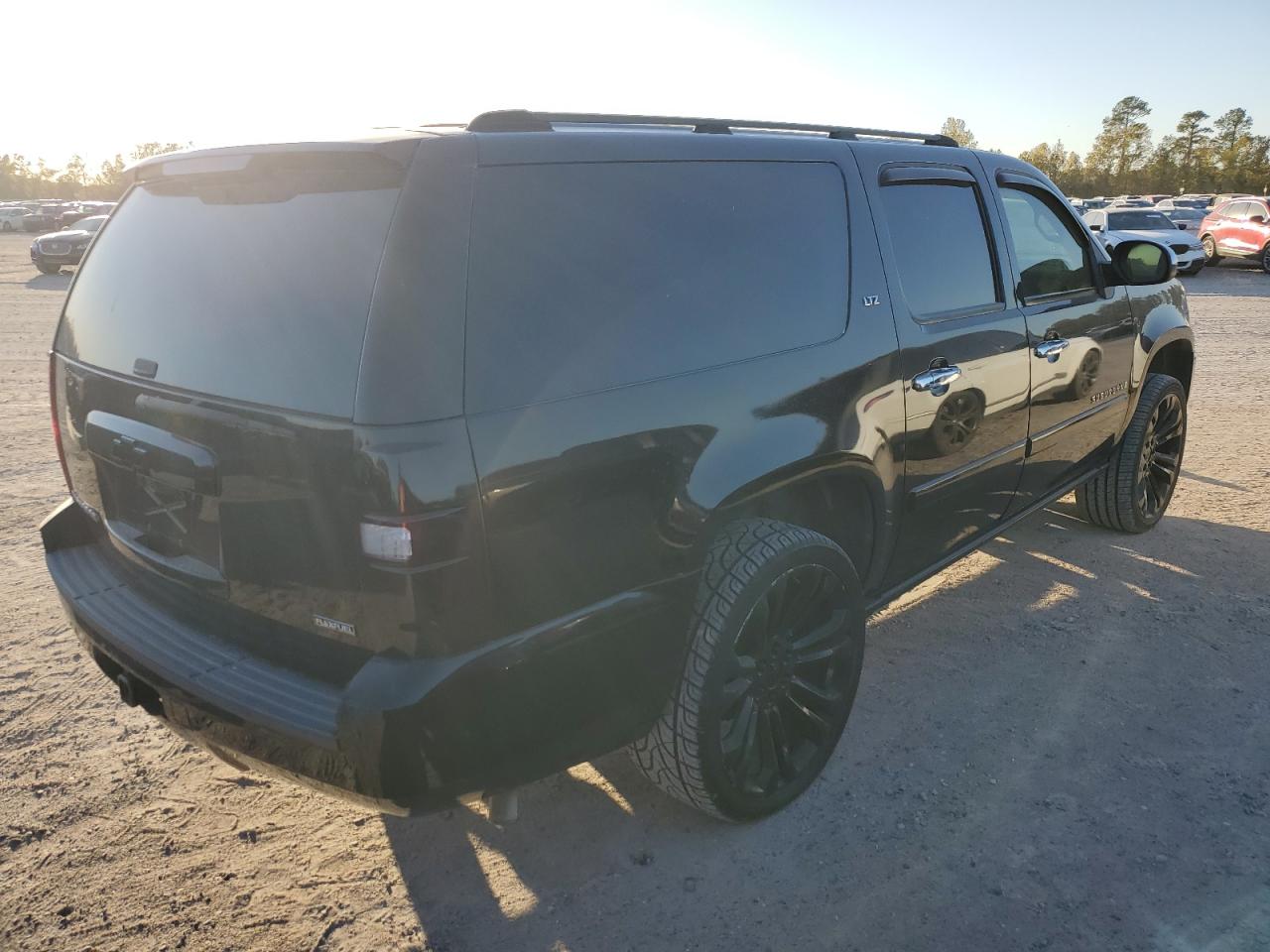 Image 3 of 2007 CHEVROLET SUBURBAN C1500 2007 with VIN 3GNFC16067G228757