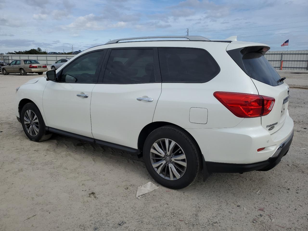 Image 2 of 2019 NISSAN PATHFINDER S 2019 with VIN 5N1DR2MN0KC647293