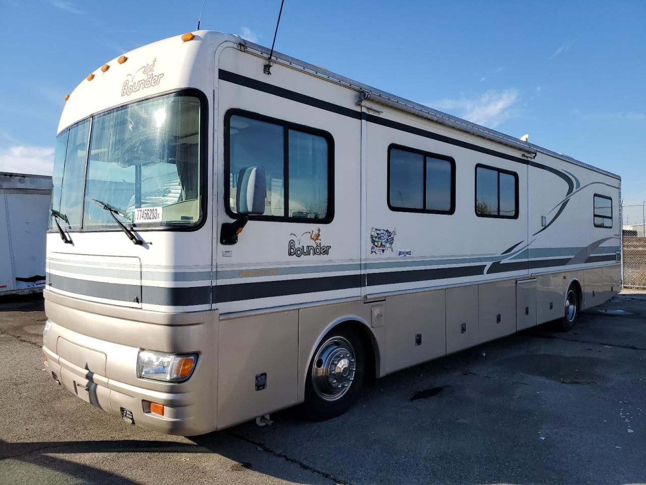 Image 2 of 2002 FREIGHTLINER CHASSIS X LINE MOTOR HOME 2002 with VIN 4UZAAHBV32CK59717