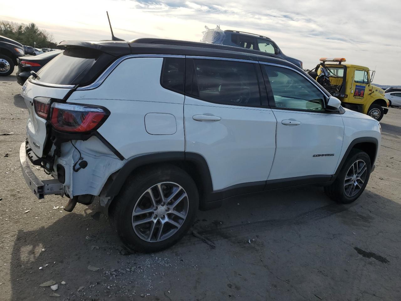 Изображение 3 2020 JEEP COMPASS LATITUDE 2020 с VIN 3C4NJDBB4LT161614