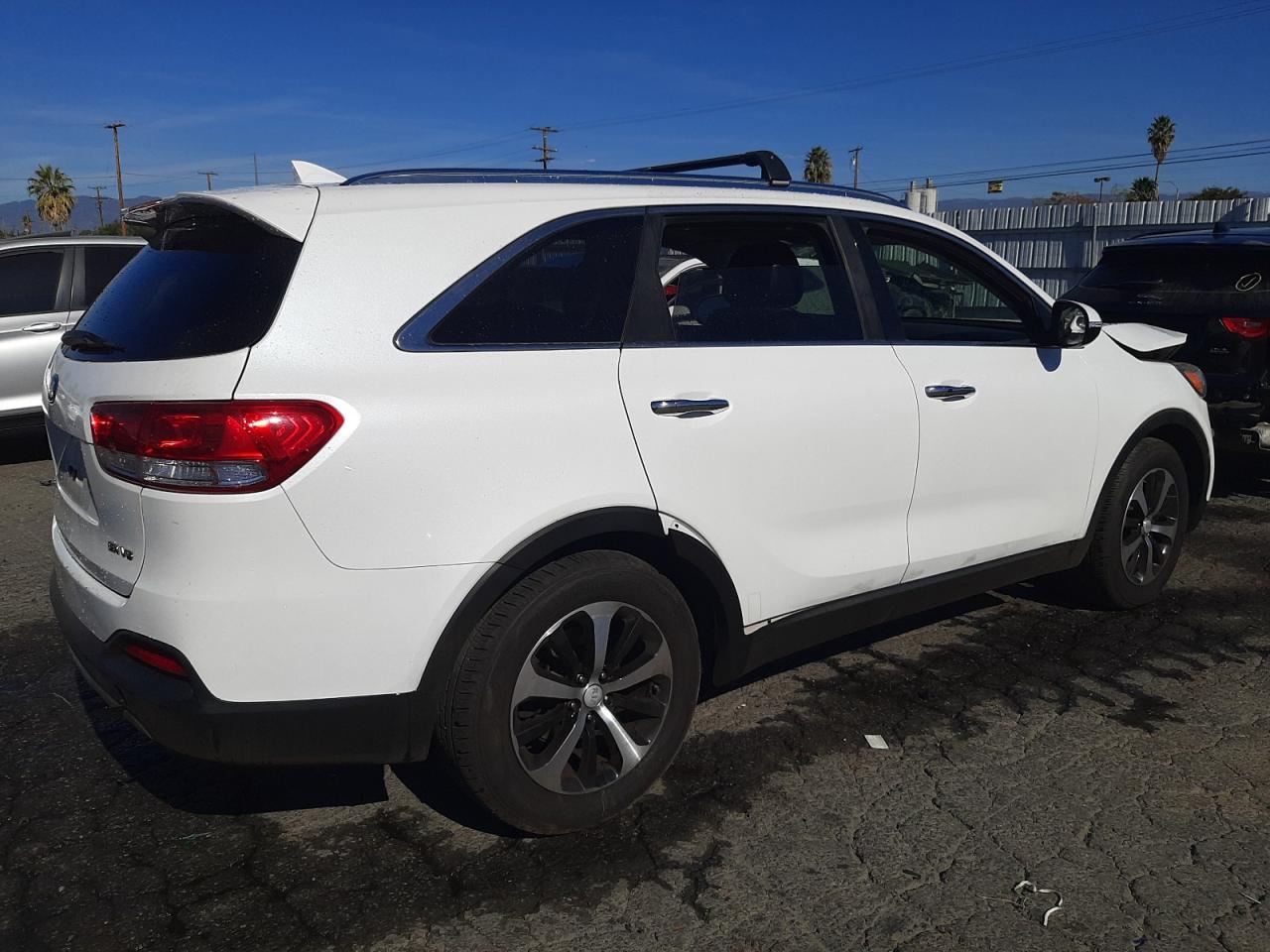 Image 3 of 2016 KIA SORENTO EX 2016 with VIN 5XYPH4A53GG134028