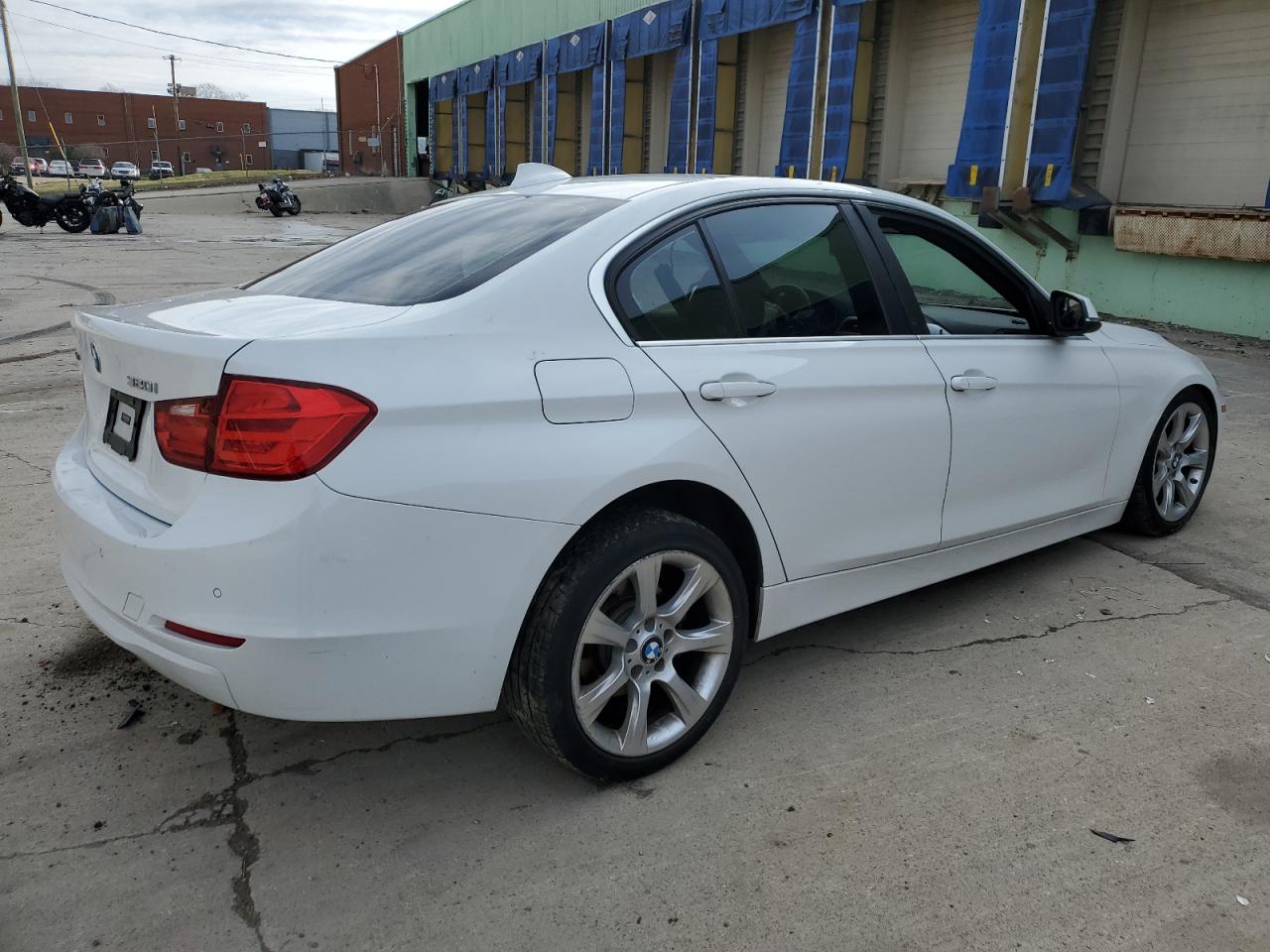 Obraz 3 z 2015 BMW 320 I XDRIVE 2015 z VIN WBA3C3C5XFK201492
