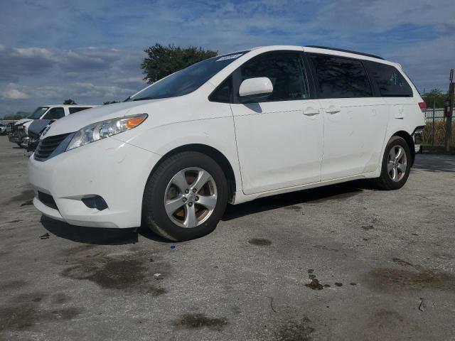2014 TOYOTA SIENNA LE 2014 image