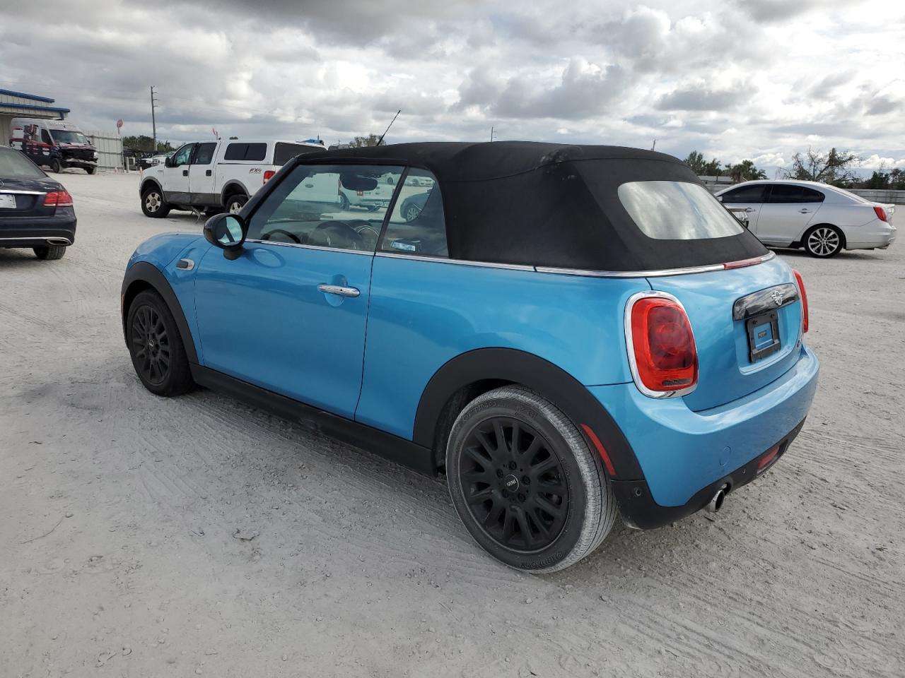 Изображение 2 2019 MINI COOPER  2019 с VIN WMWWG5C55K3F79711
