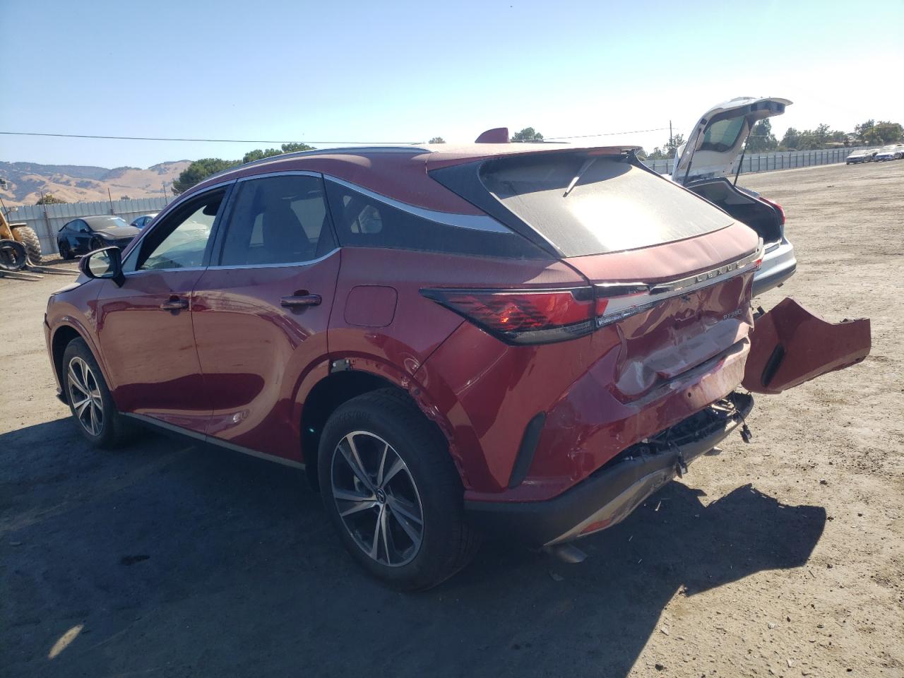 Obraz 2 z 2023 LEXUS RX 350 PREMIUM 2023 z VIN JTJCHMAAXP2002225