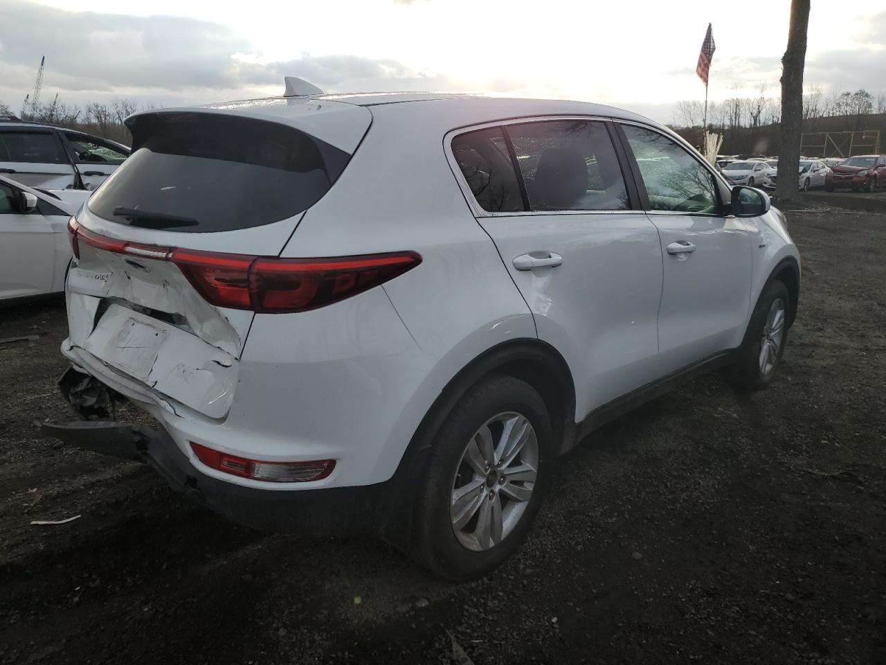 Image 3 of 2018 KIA SPORTAGE LX 2018 with VIN KNDPMCAC4J7373743