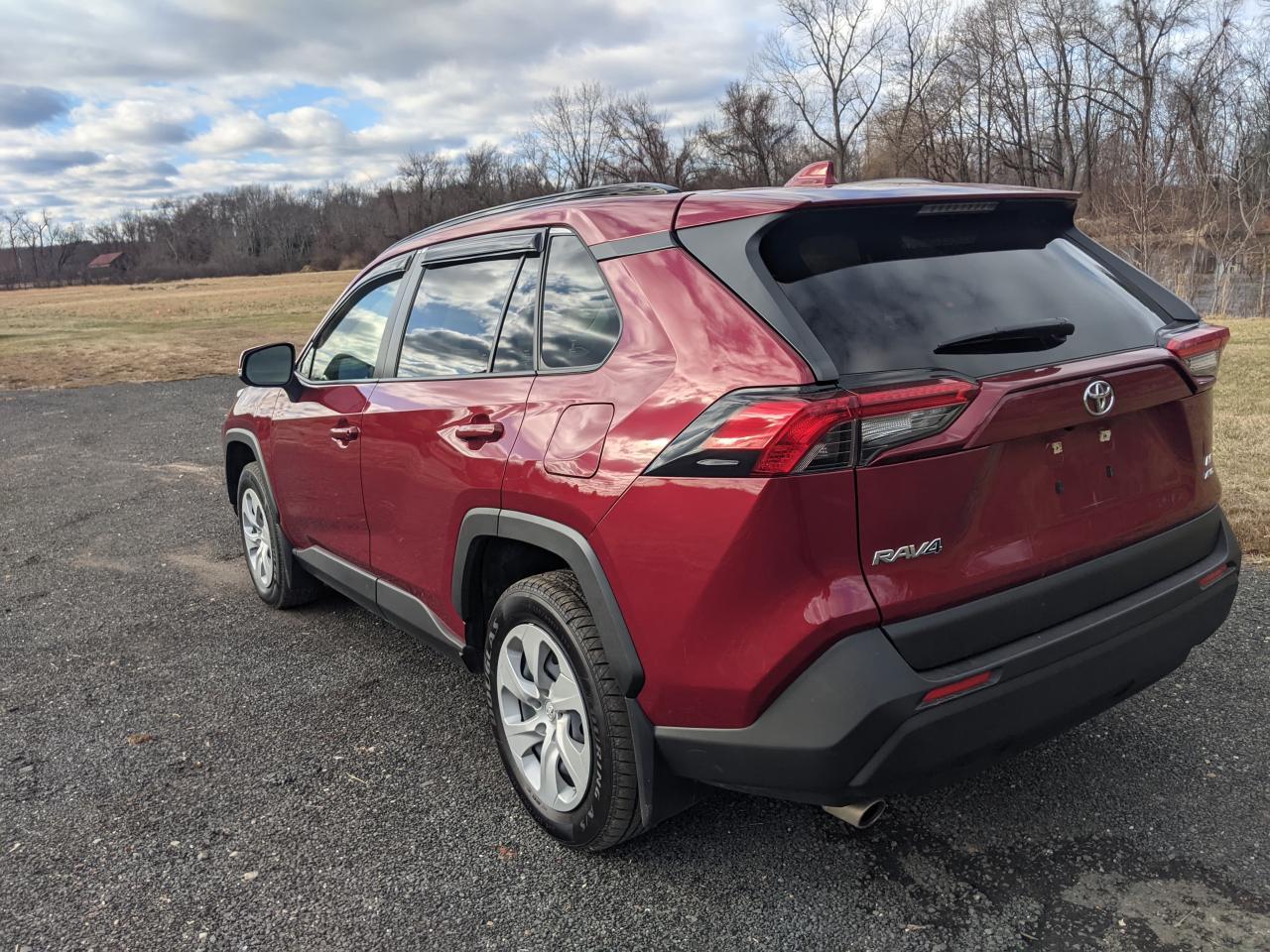 Image 2 of 2021 TOYOTA RAV4 LE 2021 with VIN JTMG1RFV0MD072415
