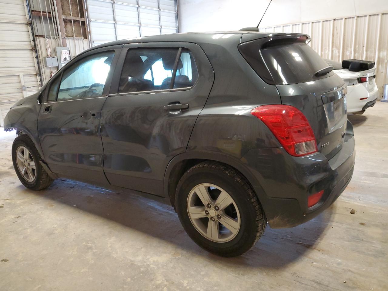 Obraz 2 z 2020 CHEVROLET TRAX LS 2020 z VIN 3GNCJKSB1LL266145
