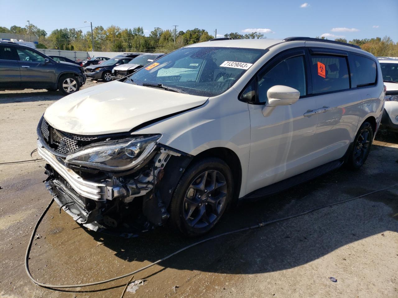 Image 1 of 2019 CHRYSLER PACIFICA TOURING L 2019 with VIN 2C4RC1BG8KR686571