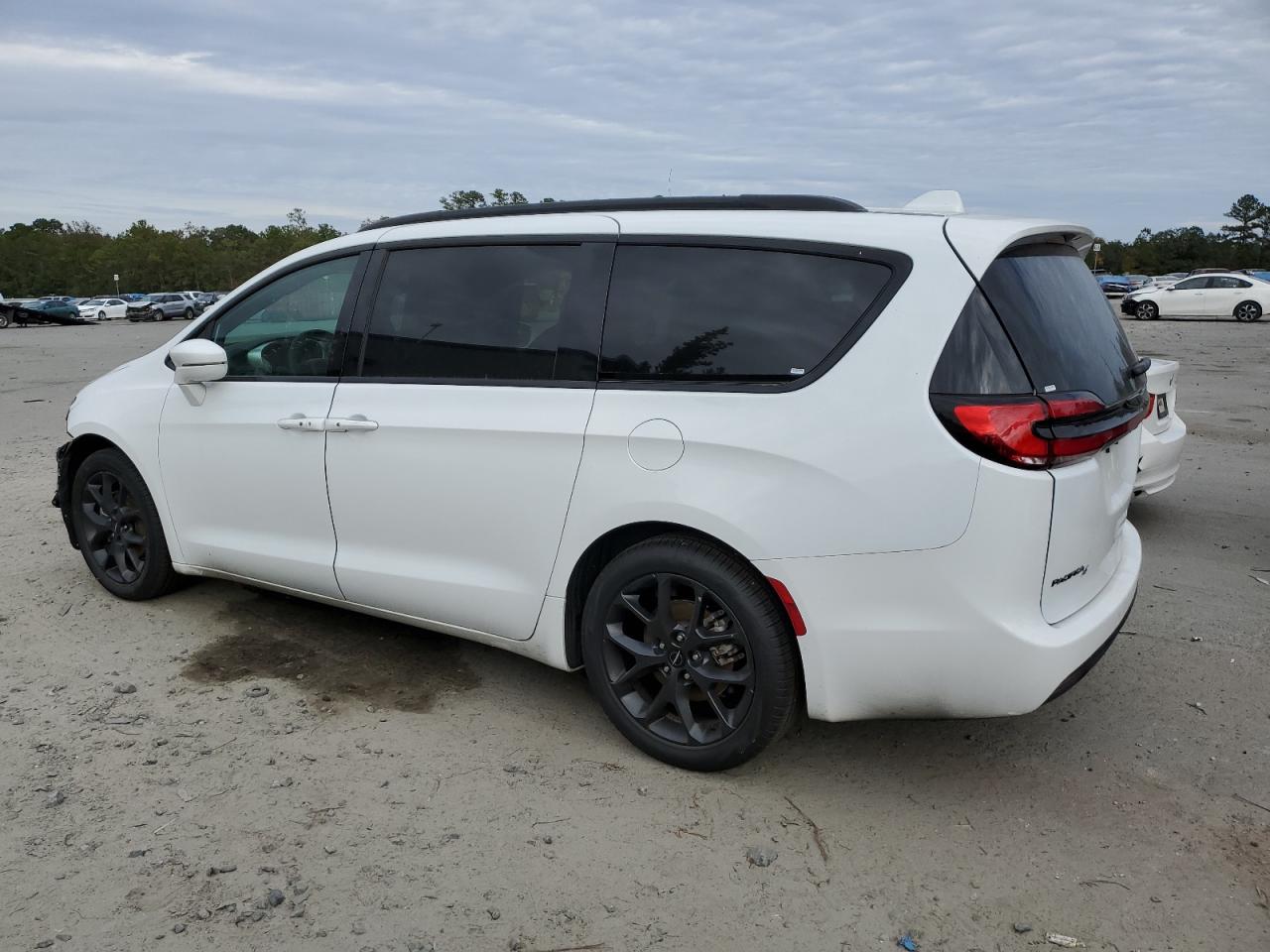 Изображение 2 2022 CHRYSLER PACIFICA TOURING L 2022 с VIN 2C4RC1BG4NR225758