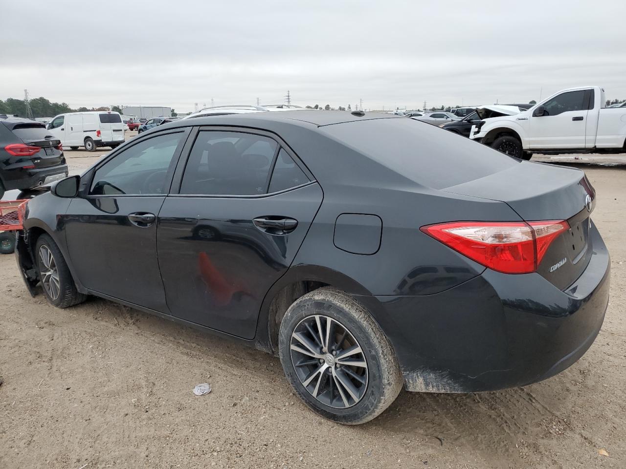 Image 2 of 2018 TOYOTA COROLLA L 2018 with VIN 5YFBURHE2JP832321