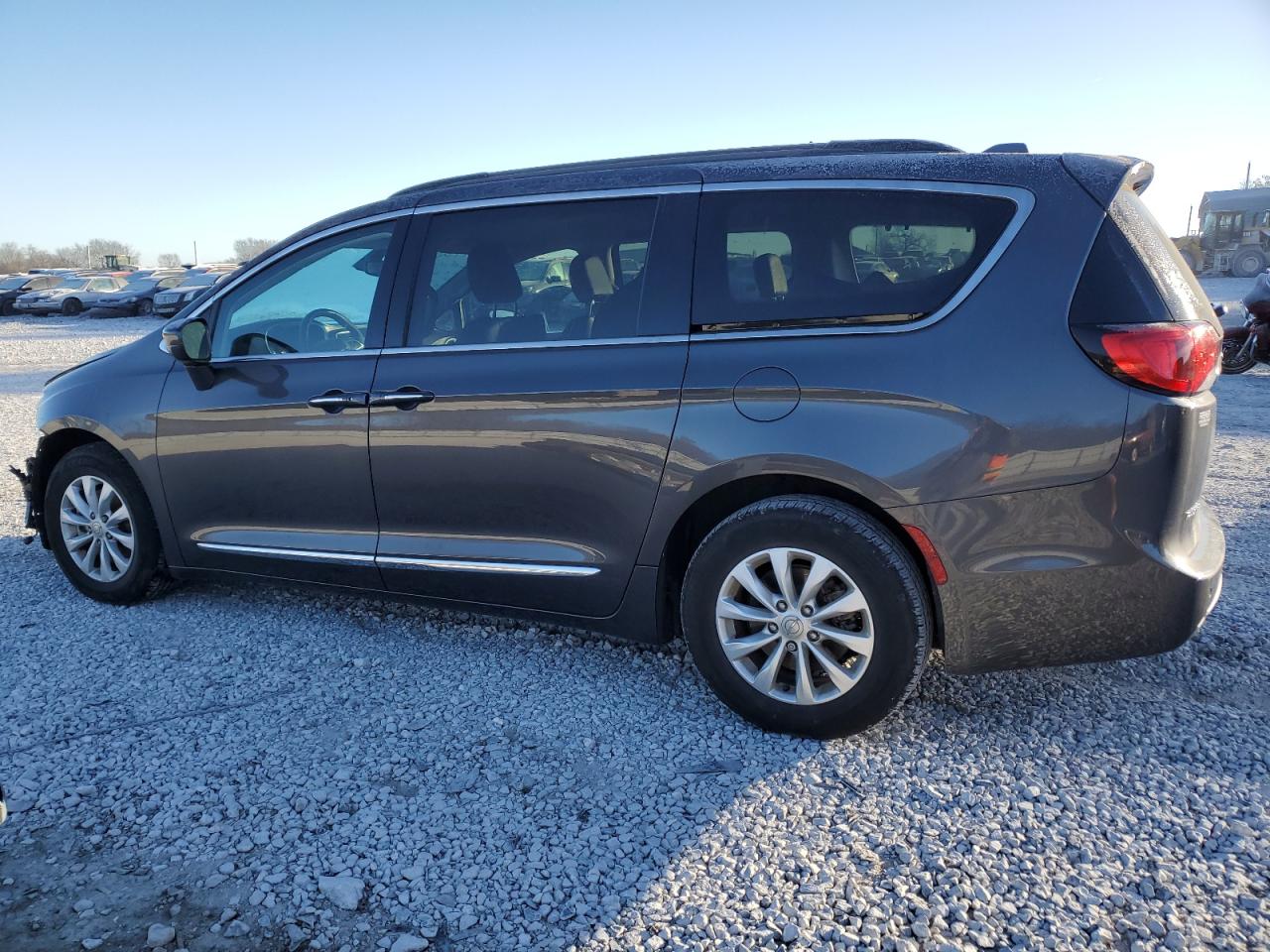 Image 2 of 2017 CHRYSLER PACIFICA TOURING L 2017 with VIN 2C4RC1BG9HR598430
