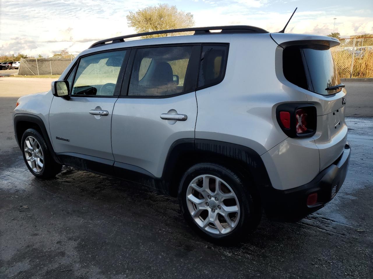 Изображение 2 2016 JEEP RENEGADE LATITUDE 2016 с VIN ZACCJABT3GPE14918
