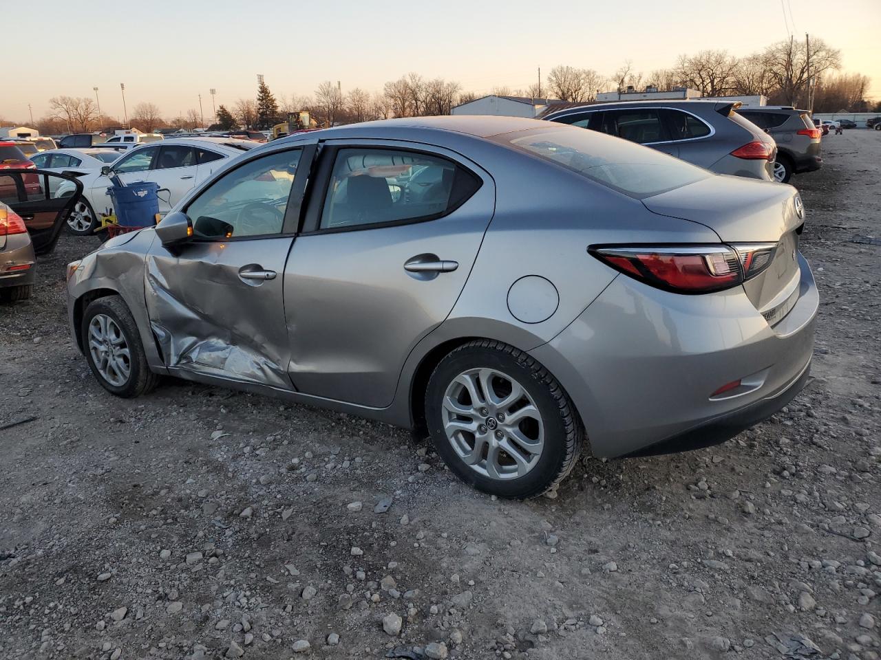 Obraz 2 z 2016 TOYOTA SCION IA  2016 z VIN 3MYDLBZV2GY141205