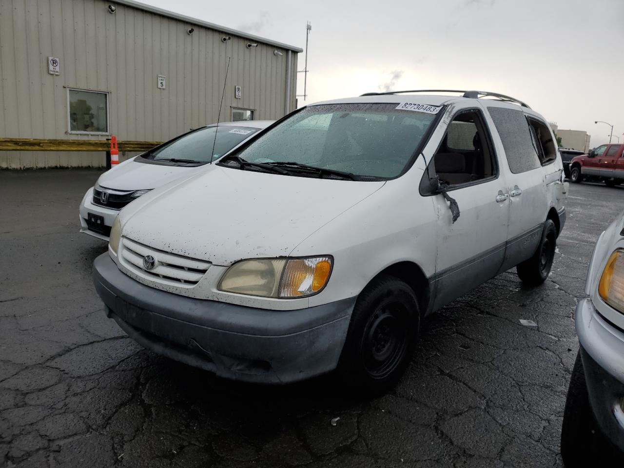 Image 1 of 2001 TOYOTA SIENNA LE 2001 with VIN 4T3ZF13C71U345864