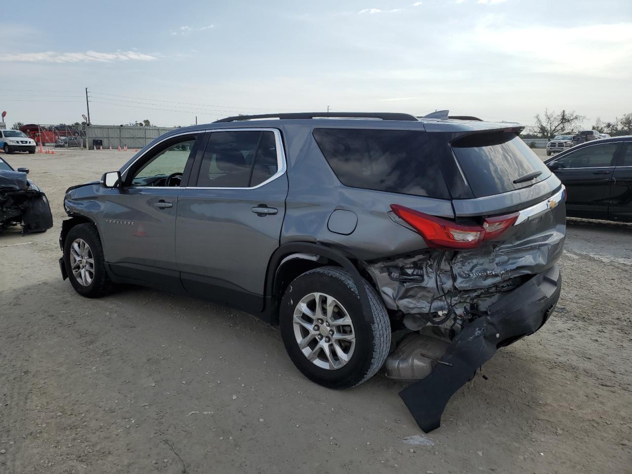 Изображение 2 2019 CHEVROLET TRAVERSE LT 2019 с VIN 1GNEVGKWXKJ203712