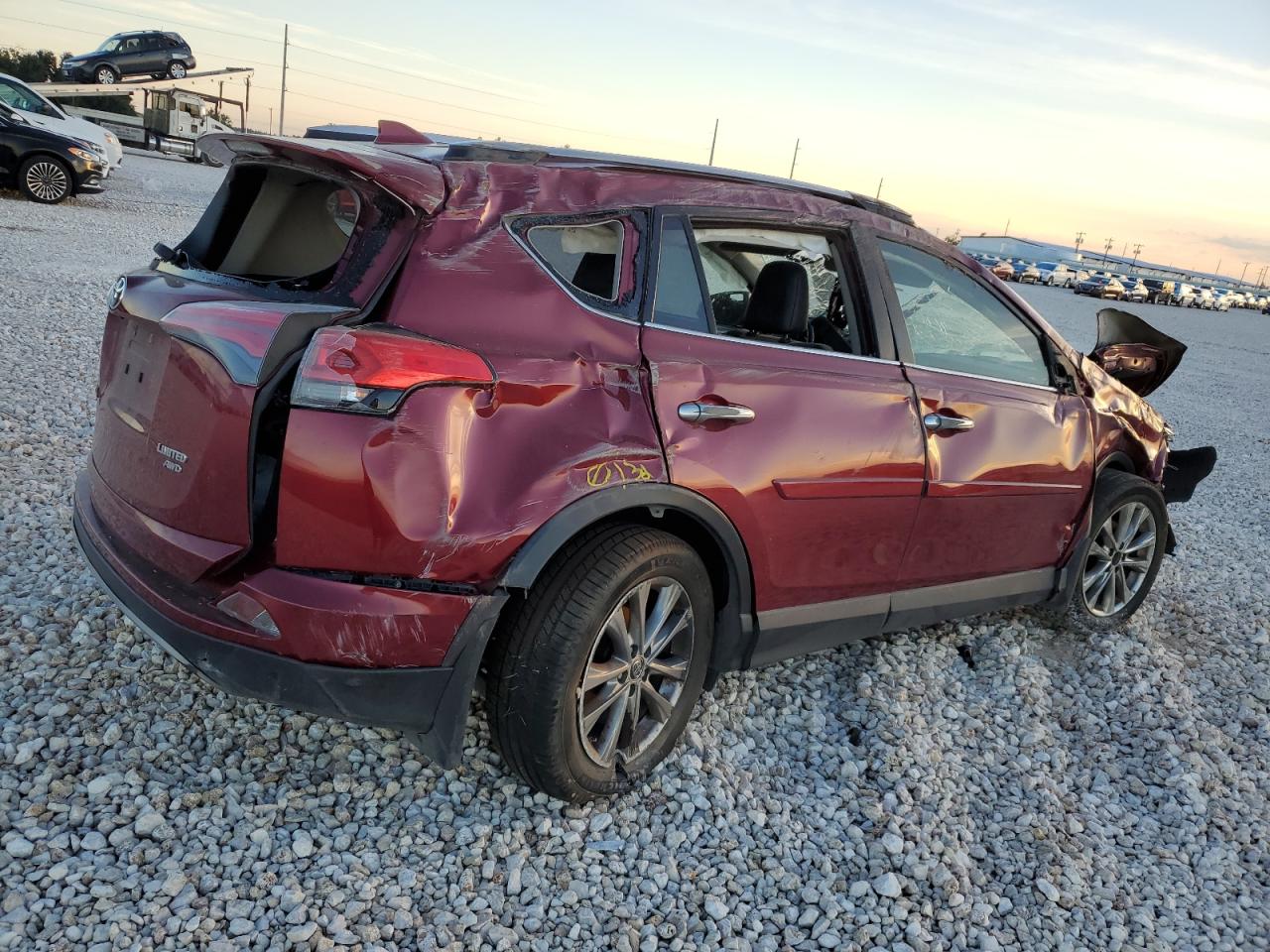 Obraz 3 z 2018 TOYOTA RAV4 LIMITED 2018 z VIN JTMDFREV5JD225615