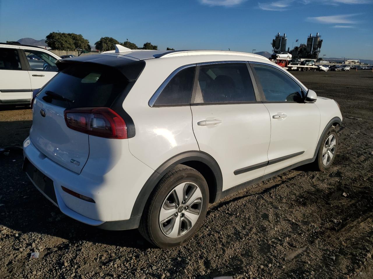 Image 3 of 2019 KIA NIRO FE 2019 with VIN KNDCB3LC5K5328258
