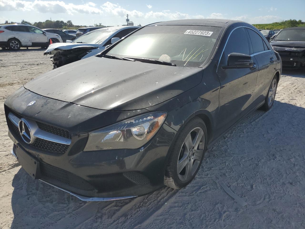 Obraz 1 z 2018 MERCEDES-BENZ CLA 250 2018 z VIN WDDSJ4EB7JN509892