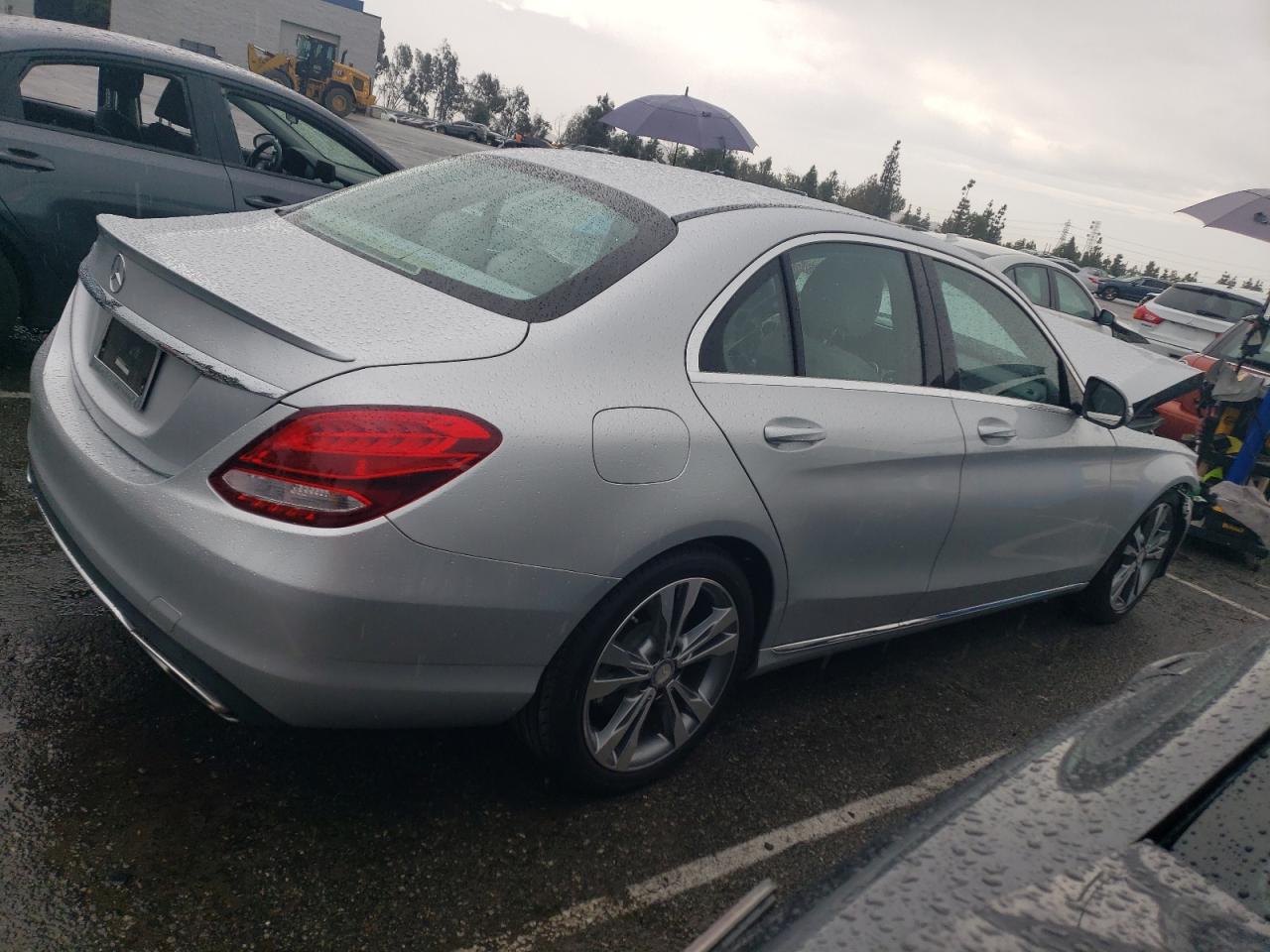 Obraz 3 z 2016 MERCEDES-BENZ C 300 2016 z VIN 55SWF4JBXGU098688