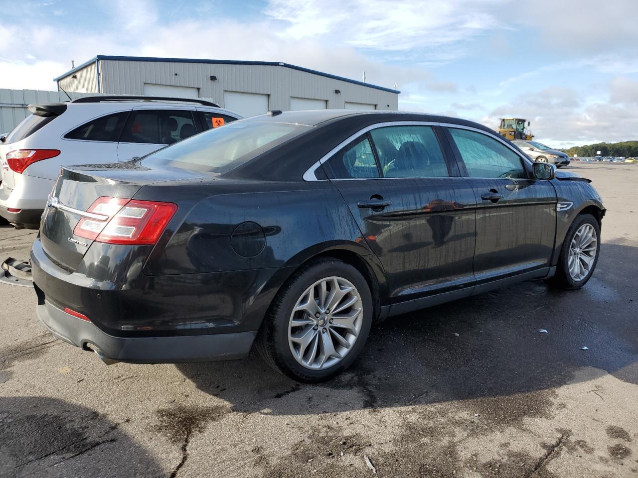 Image 3 of Ford Taurus Limited 2014 with VIN 1FAHP2F8XEG111151