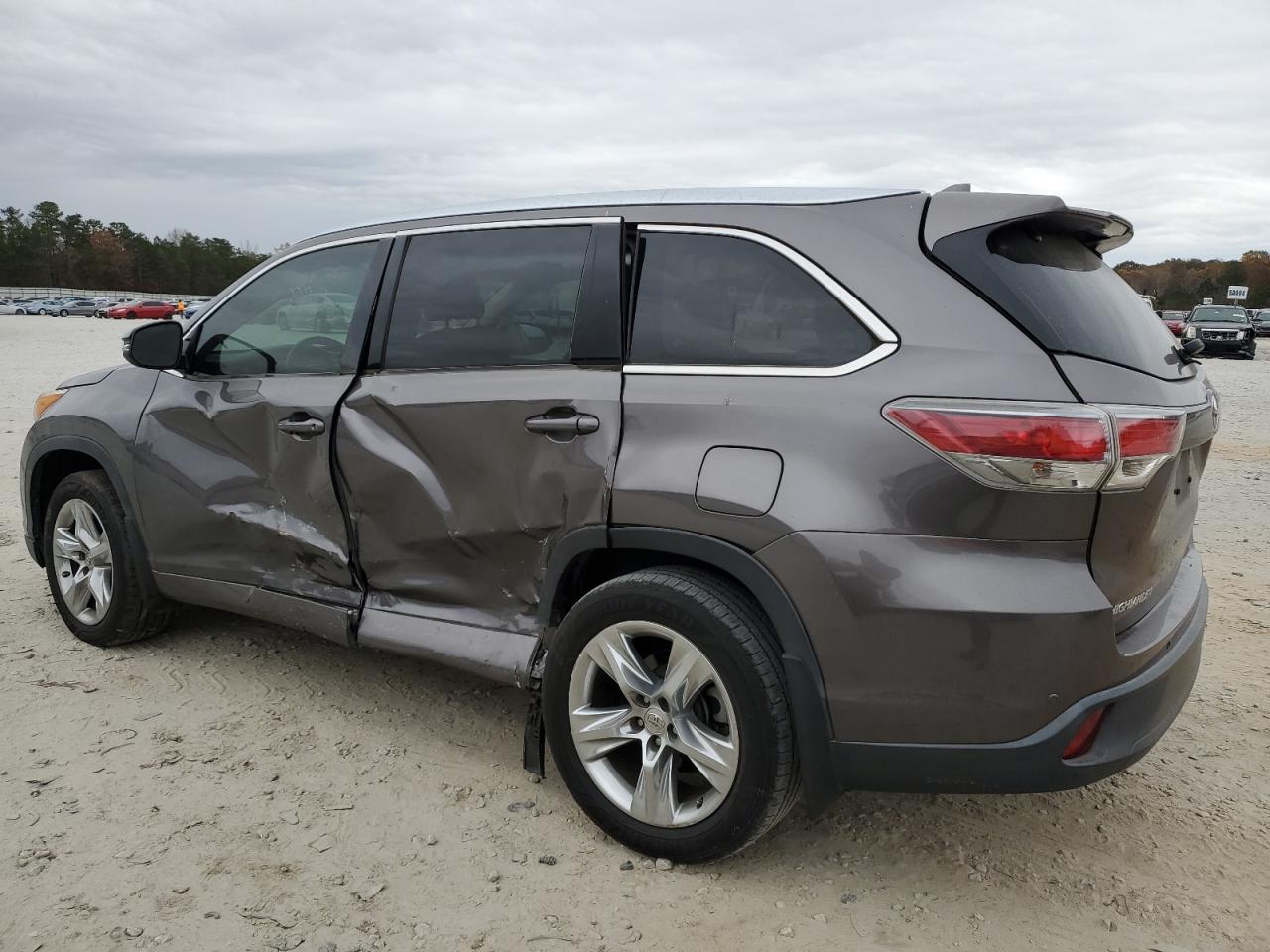 Image 2 of 2015 TOYOTA HIGHLANDER LIMITED 2015 with VIN 5TDDKRFHXFS080474