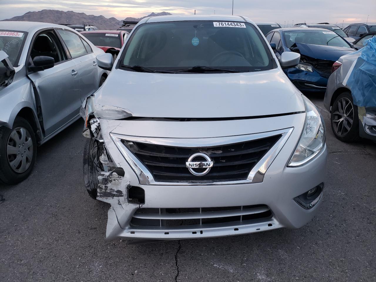 Изображение 2 2017 NISSAN VERSA S 2017 с VIN 3N1CN7AP7HL800590