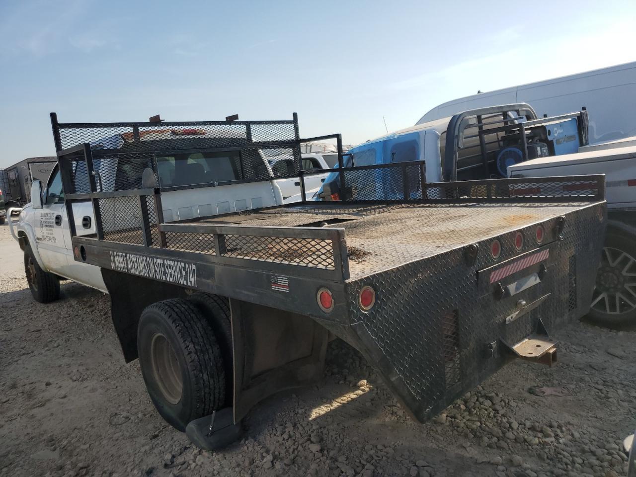 Image 2 of 2006 CHEVROLET SILVERADO C3500 2006 with VIN 1GCJC33U26F187369