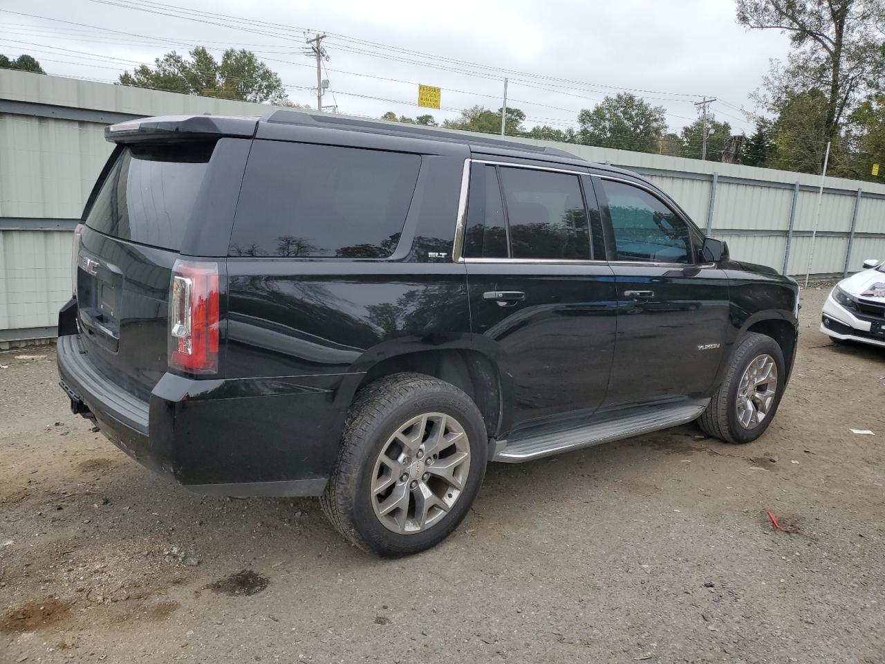 Image 3 of 2015 GMC YUKON SLT 2015 with VIN 1GKS2BKC2FR101667