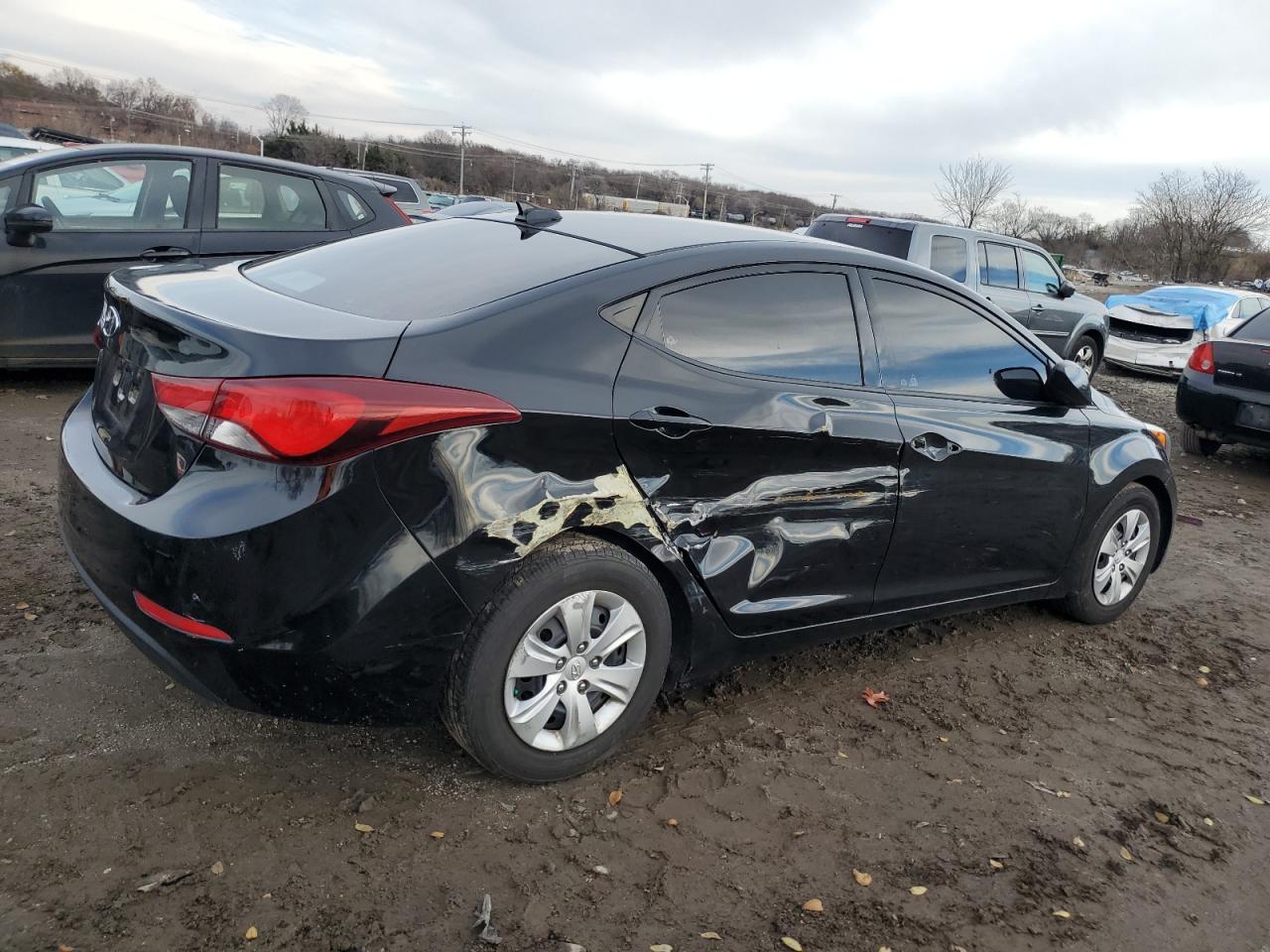 Image 3 of 2016 HYUNDAI ELANTRA SE 2016 with VIN 5NPDH4AE2GH663756