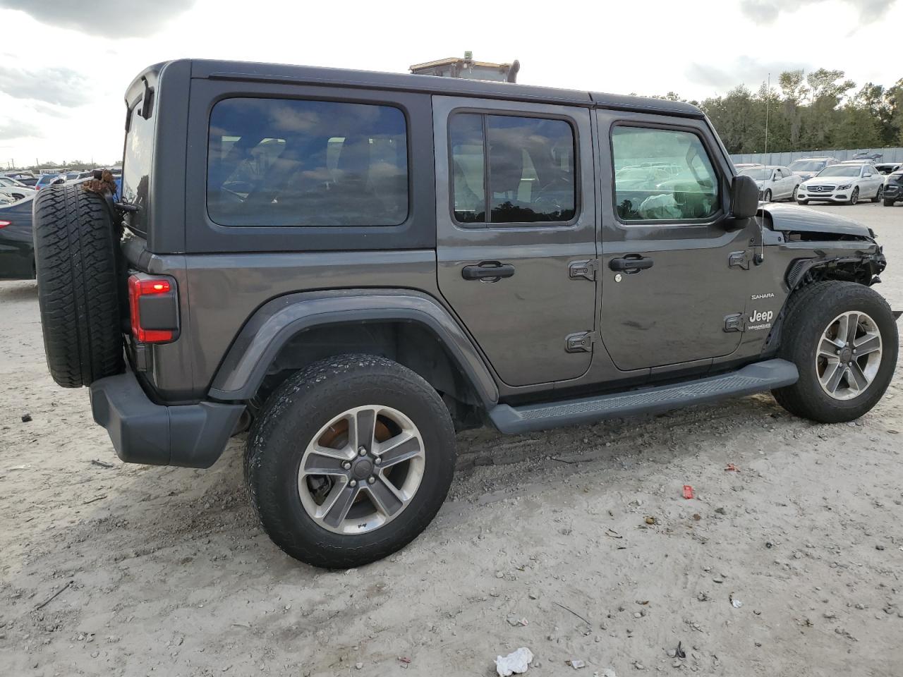 Image 3 of 2019 JEEP WRANGLER UNLIMITED SAHARA 2019 with VIN 1C4HJXEG0KW571857