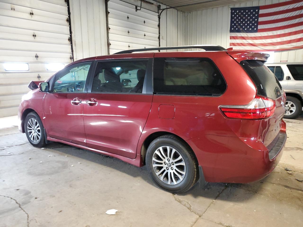 Изображение 2 2019 TOYOTA SIENNA XLE 2019 с VIN 5TDYZ3DC6KS020946
