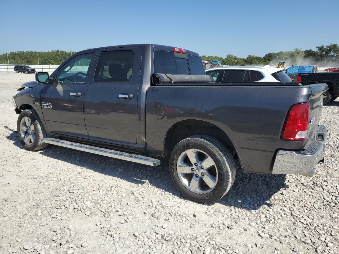Изображение 2 2017 RAM 1500 SLT 2017 с VIN 3C6RR7LT1HG524719