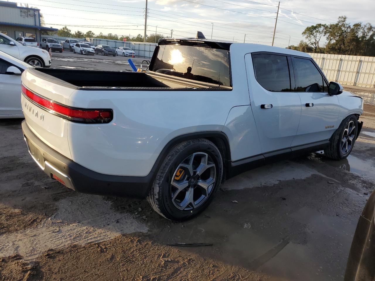 Image 3 of 2022 RIVIAN R1T ADVENTURE 2022 with VIN 7FCTGAAA4NN013635