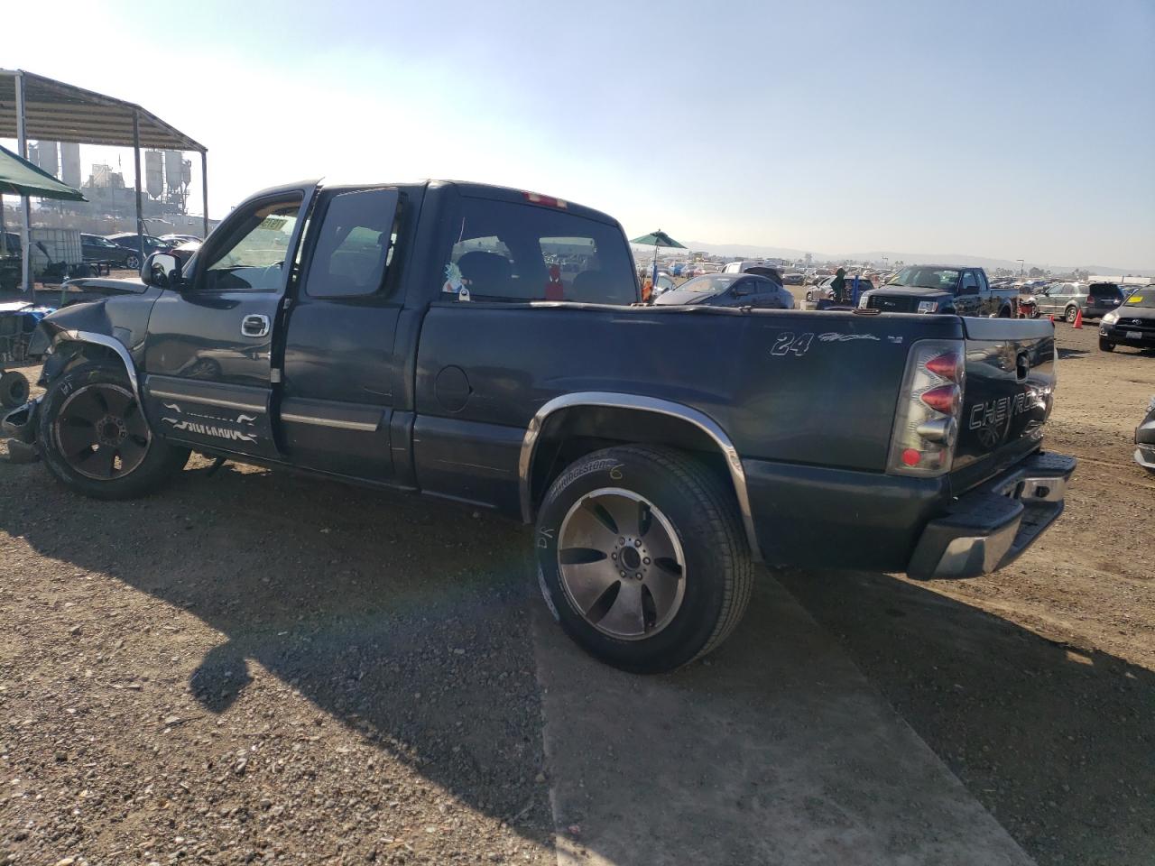 Image 2 of 2004 CHEVROLET SILVERADO C1500 2004 with VIN 1GCEC19X24Z202861