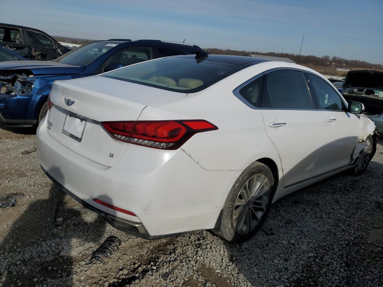 Изображение 3 2015 HYUNDAI GENESIS 3.8L 2015 с VIN KMHGN4JE3FU081591