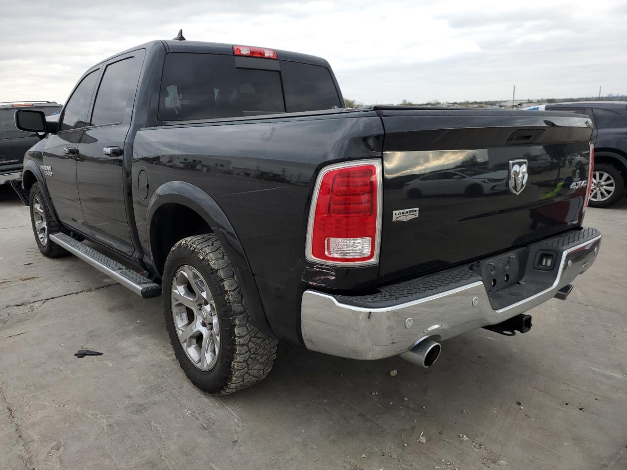 Изображение 2 2017 RAM 1500 LARAMIE 2017 с VIN 1C6RR7NT5HS823992
