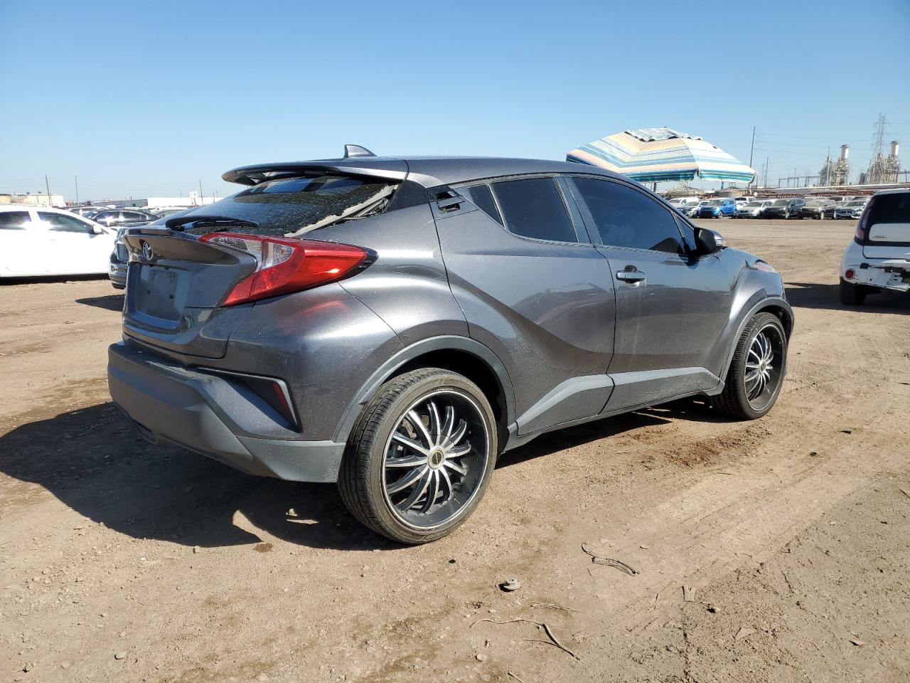 Image 3 of 2019 TOYOTA C-HR XLE 2019 with VIN JTNKHMBX9K1039908