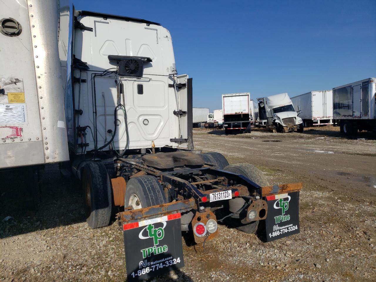 Image 3 of 2017 FREIGHTLINER CASCADIA 125  2017 with VIN 3AKJGLDR9HSHT4267
