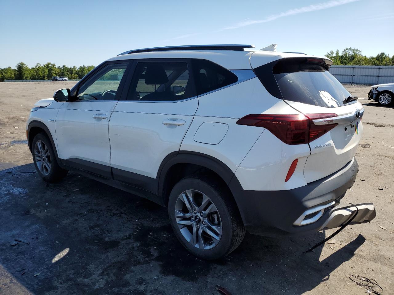 Image 2 of 2021 KIA SELTOS S 2021 with VIN KNDEUCAA9M7101019