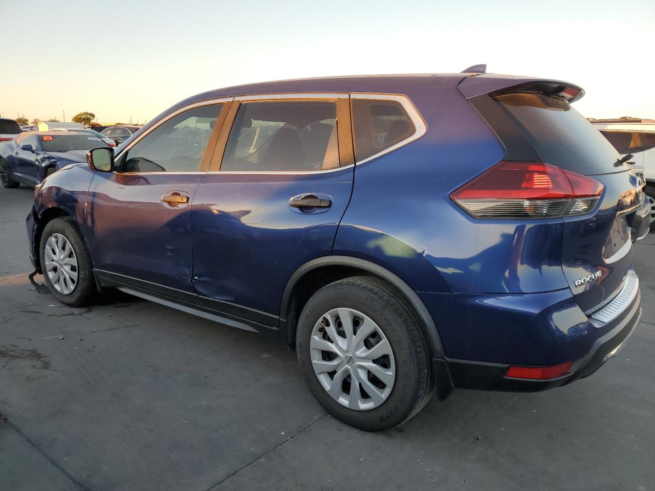 Obraz 2 z 2018 NISSAN ROGUE S 2018 z VIN JN8AT2MT8JW463163