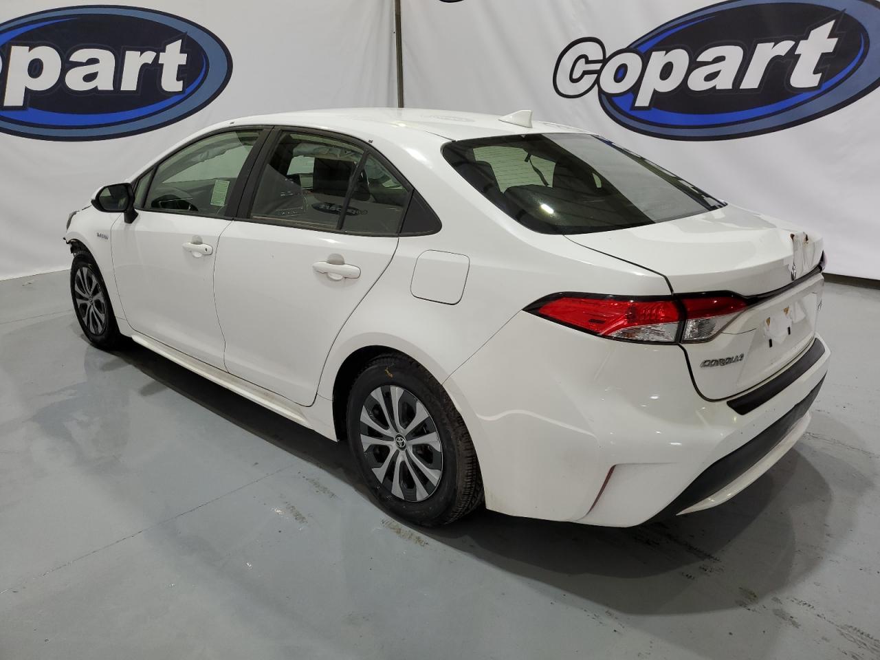 Obraz 2 z 2020 TOYOTA COROLLA LE 2020 z VIN JTDEBRBE5LJ011796