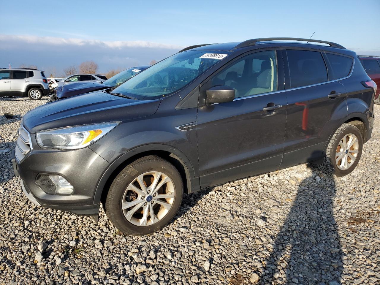 Obraz 1 z 2018 FORD ESCAPE SE 2018 z VIN 1FMCU9GD5JUB17156