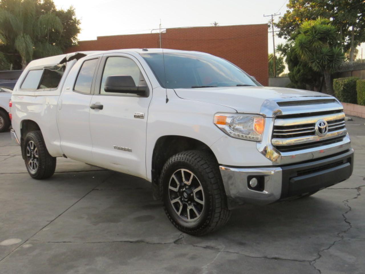 Obraz 1 z 2017 TOYOTA TUNDRA DOUBLE CAB SR/SR5 2017 z VIN 5TFUY5F14HX586907